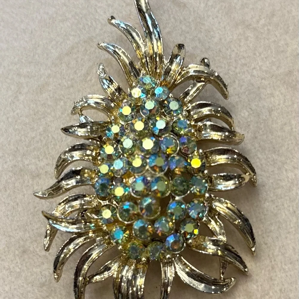 Aurora Borealis Rhinestones Brooch Gold Tone Pin Wild Floral Dramatic Glam‎